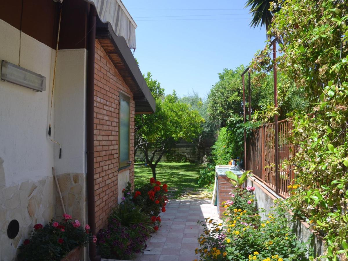 Casa Unifamiliar Con Jard N Privado Villa Agnone Bagni Exterior photo